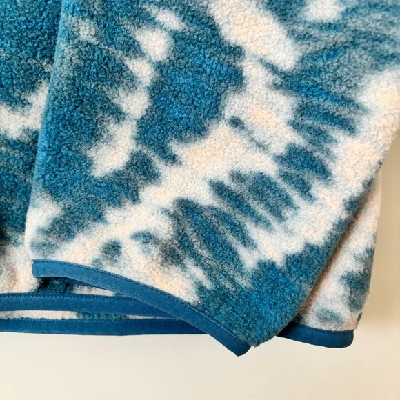 Patagonia Teal and Cream Tie-Dye Snap Pullover Fleece - Picture 4 of 6